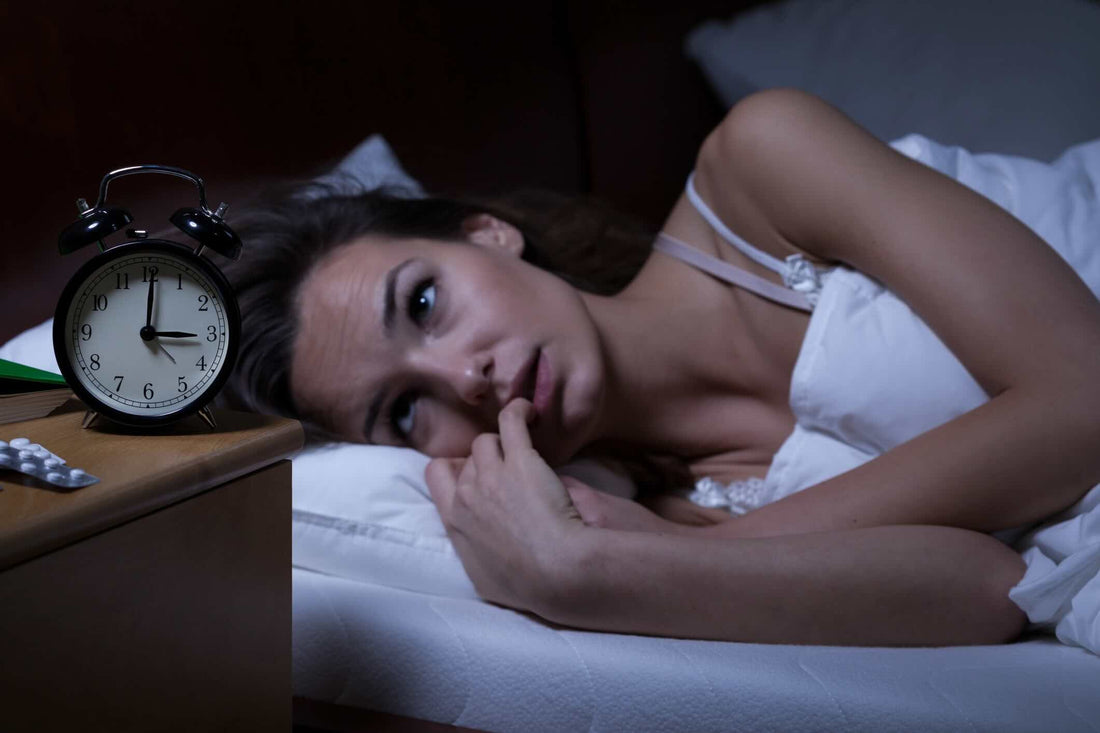 Spánek a hormony: co dělat, když tě budí PMS nebo menopauza